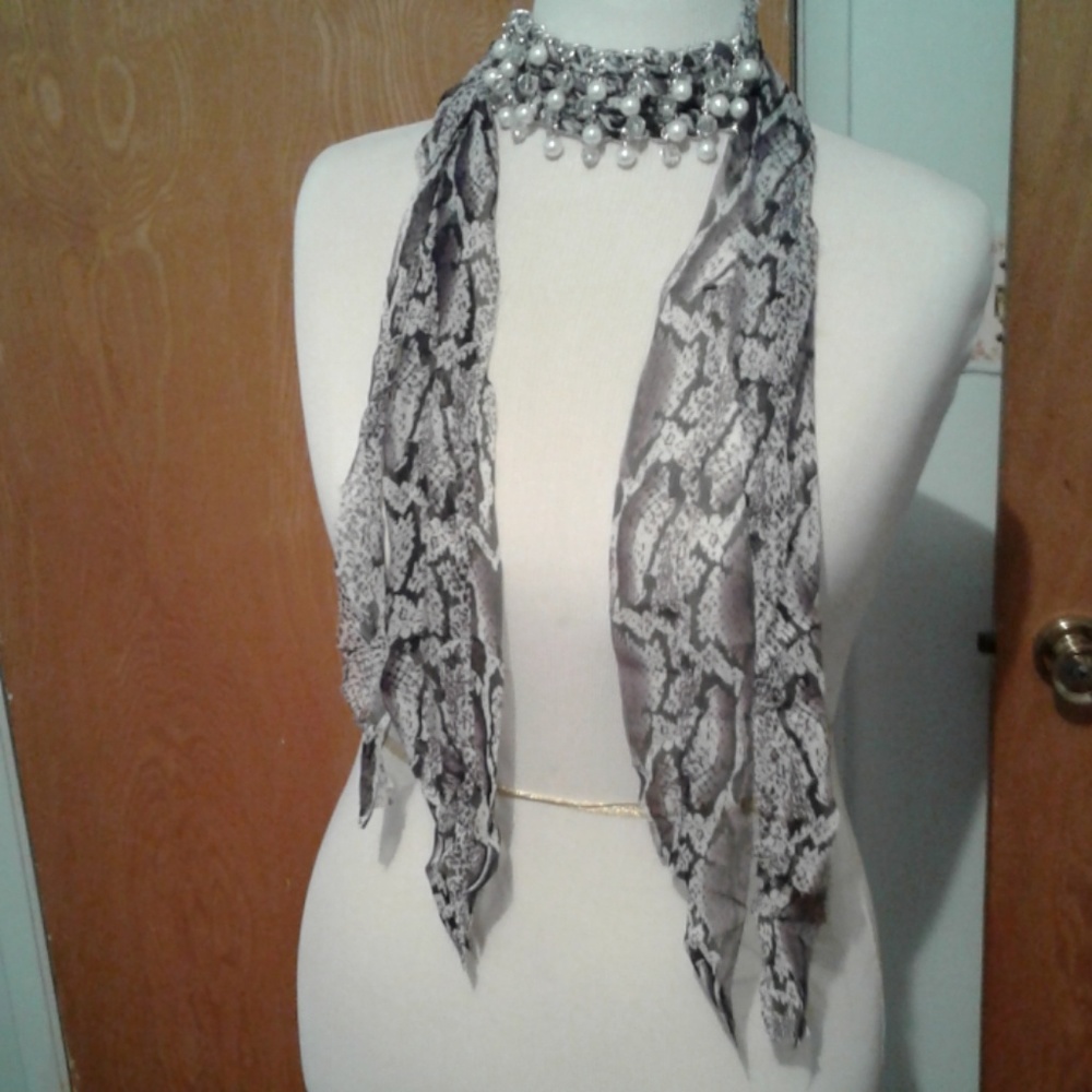 NIB necklace scarf with beads